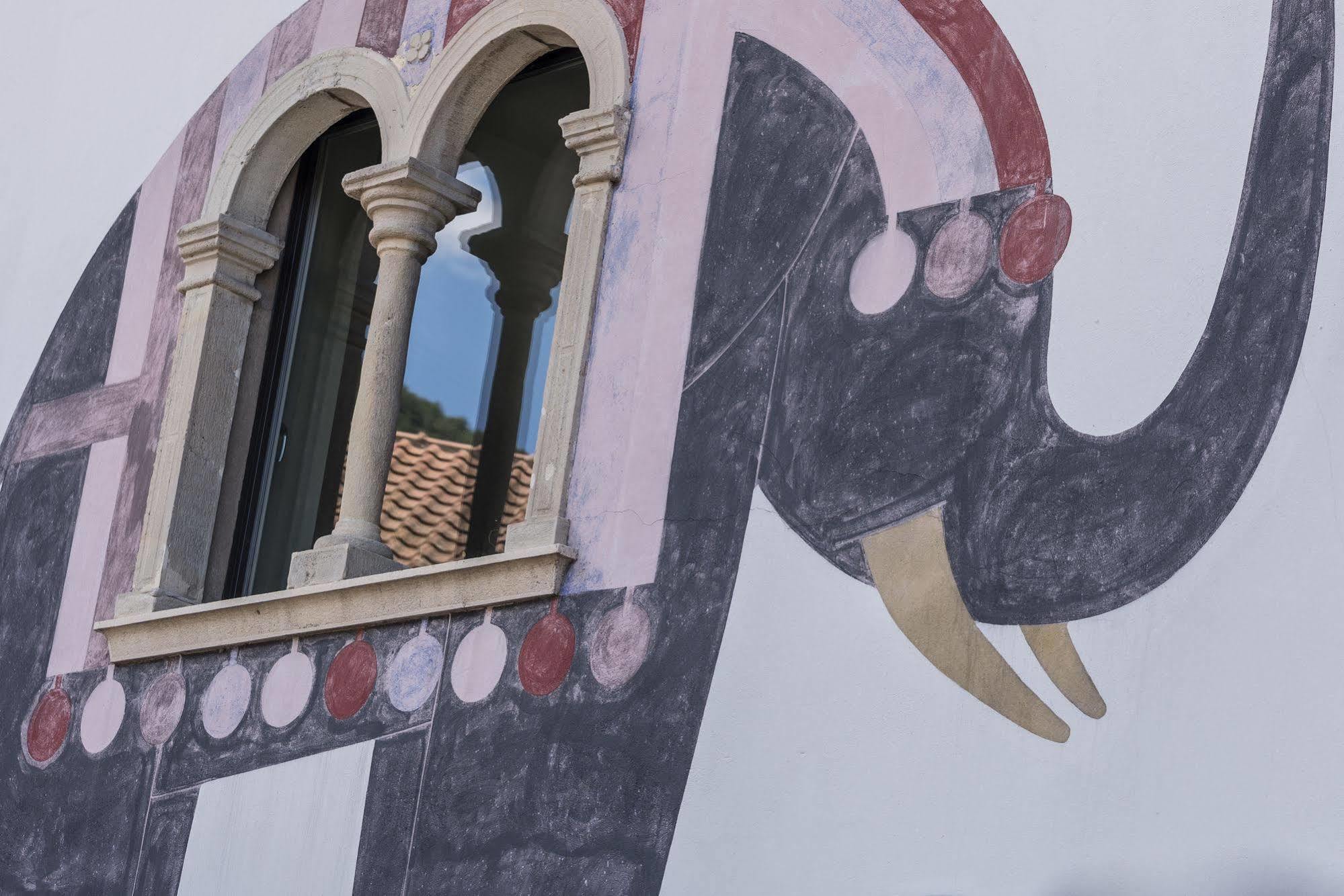 Hotel Elefant Ora / Auer Eksteriør bilde
